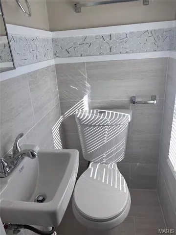 $2,695 | 7330 Ahern Avenue, University City, MO 63130