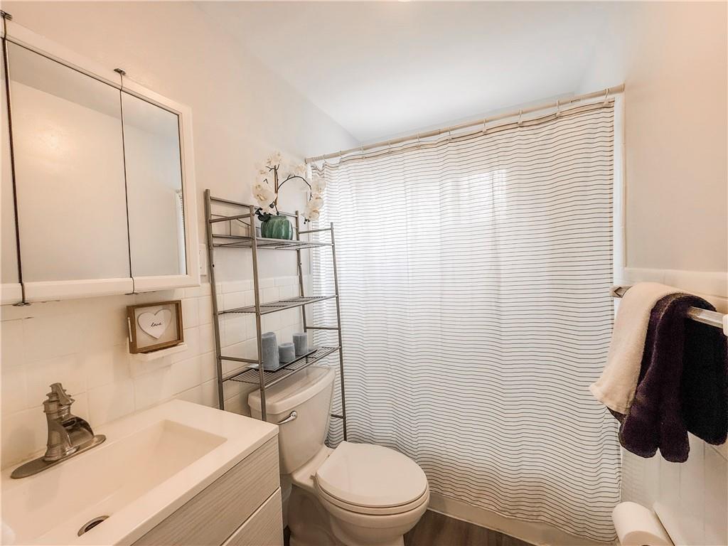 650 Lindsay Road Carnegie, PA 15106 - Photo 23 of 35 a bathroom with a sink toilet and shower