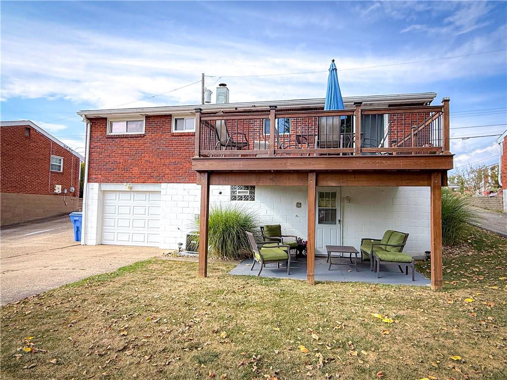 650 Lindsay Road Carnegie, PA 15106 - Photo 34 of 35 a view of a house with patio