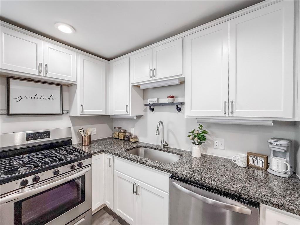 650 Lindsay Road Carnegie, PA 15106 - Photo 10 of 35 a kitchen with granite countertop a sink stove and cabinets