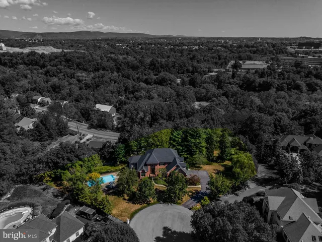 an aerial view of a house having yard