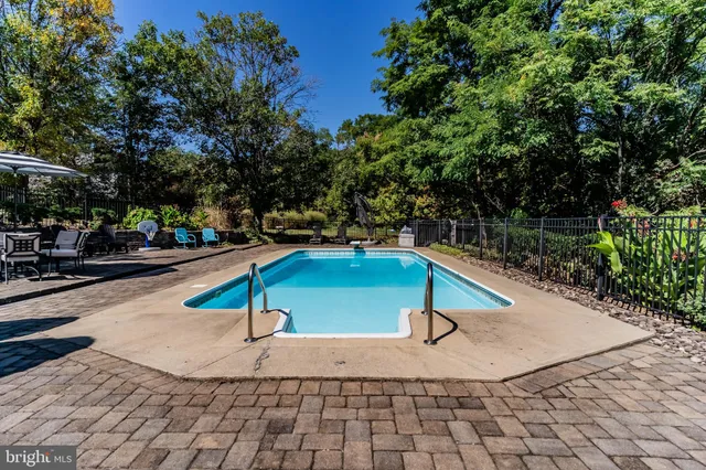 $899,900 | 7 Accent Circle, Camp Hill, PA 17011