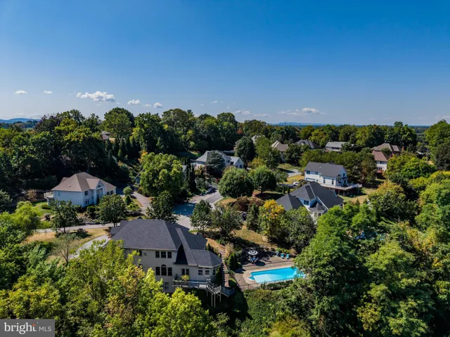 $899,900 | 7 Accent Circle, Camp Hill, PA 17011