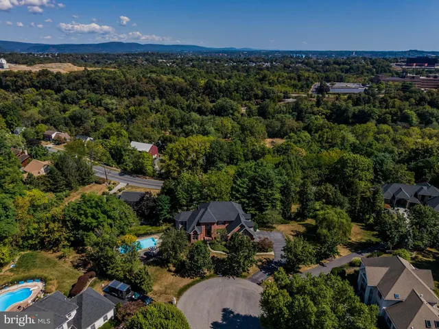 $899,900 | 7 Accent Circle, Camp Hill, PA 17011