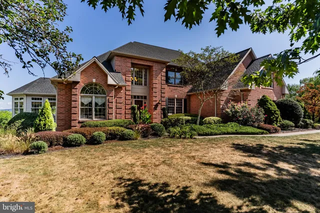 $899,900 | 7 Accent Circle, Camp Hill, PA 17011