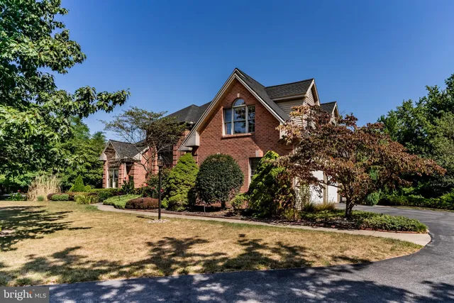 $899,900 | 7 Accent Circle, Camp Hill, PA 17011