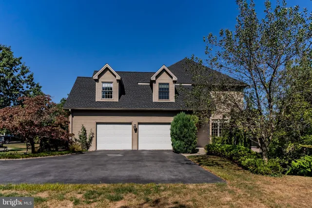 $899,900 | 7 Accent Circle, Camp Hill, PA 17011