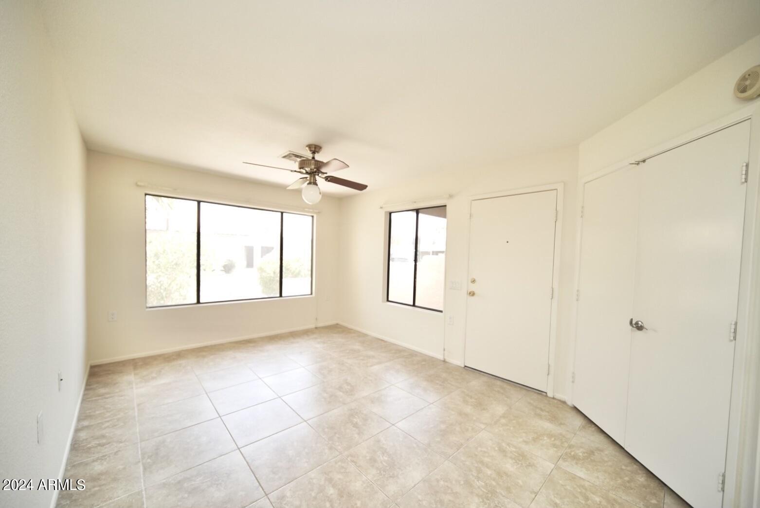 14300 West Bell Road, Unit 444 Surprise, AZ 85374 - Photo 4 of 10 Living Room