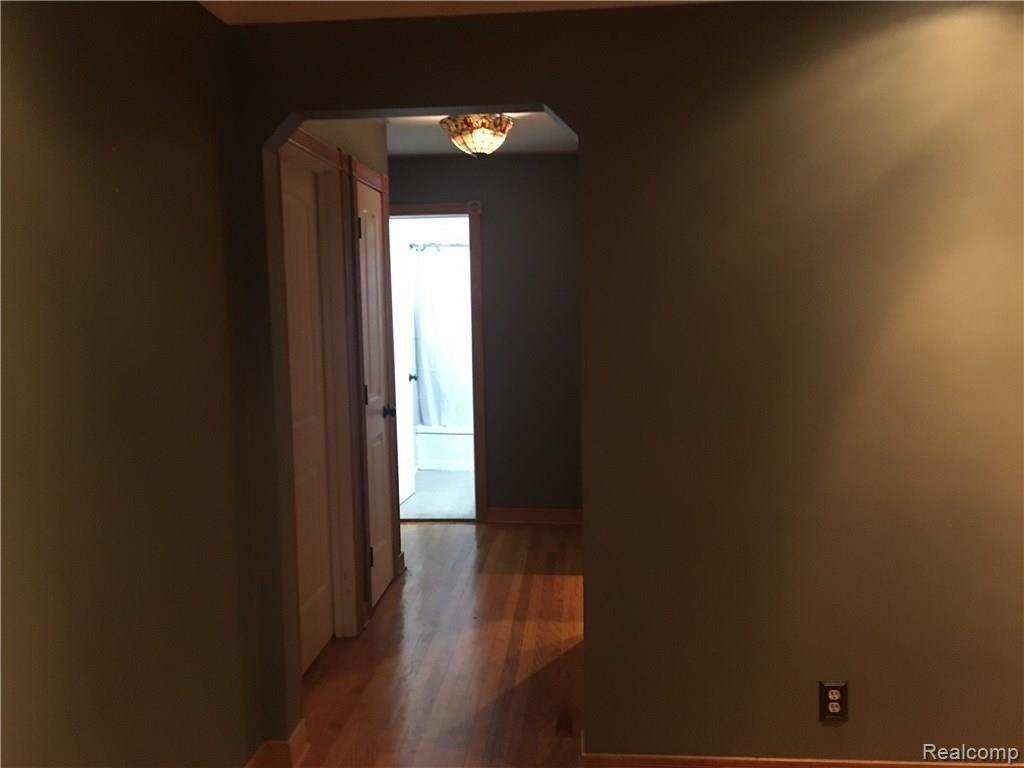2048 Oxford Road Grosse Pointe Woods, MI 48236 - Photo 36 of 40