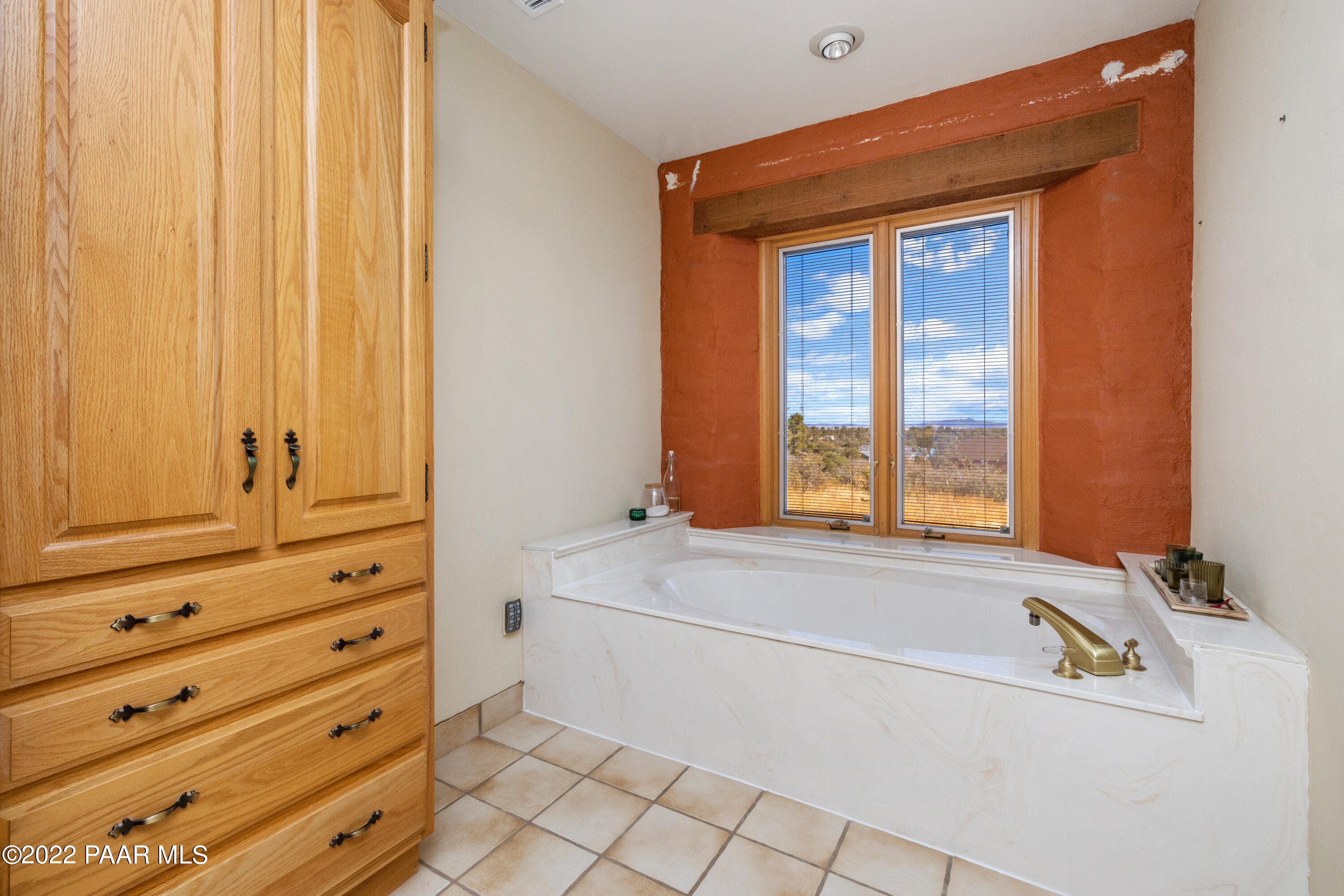 2305 West Bridle Path Road Prescott, AZ 86305 - Photo 22 of 48 Master Bathroom