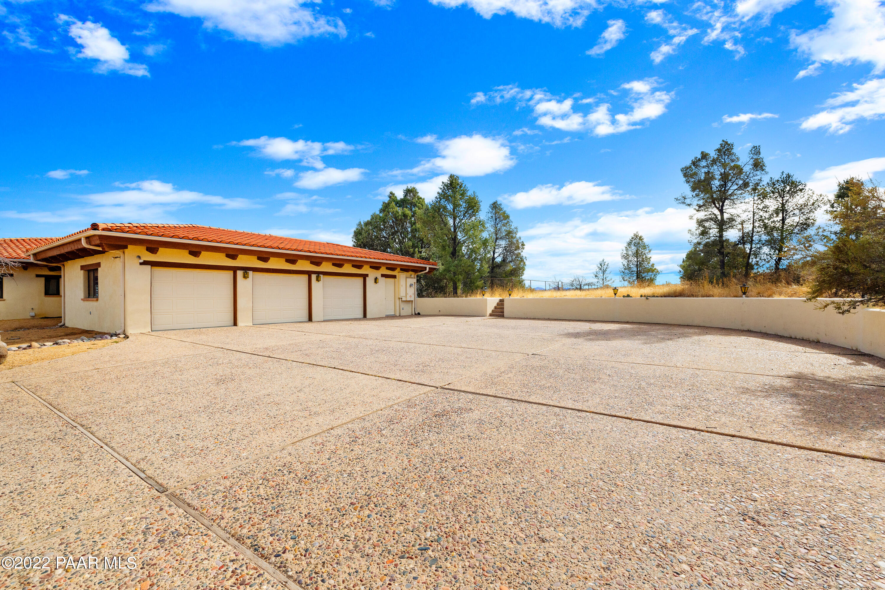 2305 West Bridle Path Road Prescott, AZ 86305 - Photo 40 of 48 Garage and Parking Area