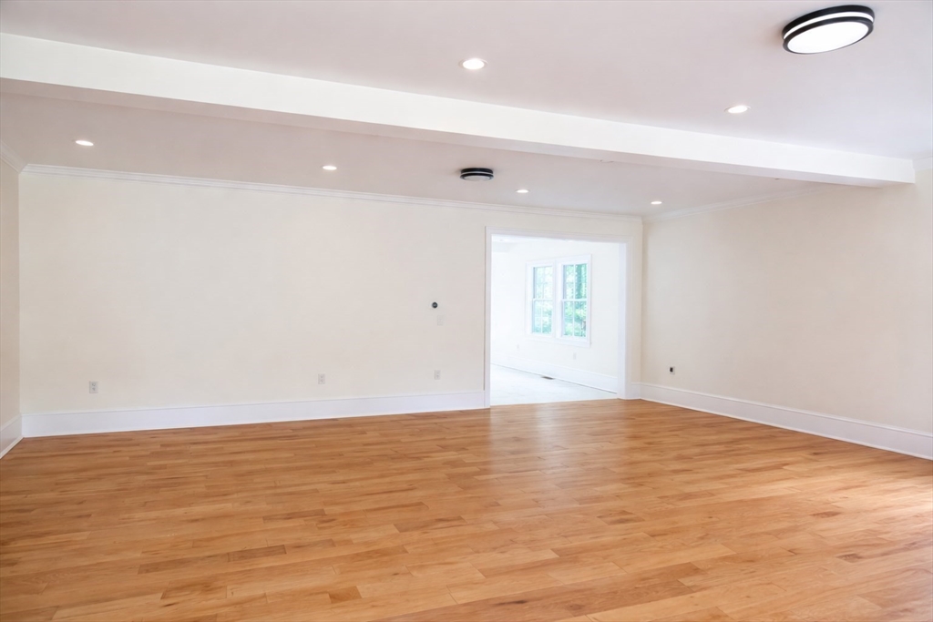 195 Lower Gore Road Webster, MA 01570 - Photo 4 of 24