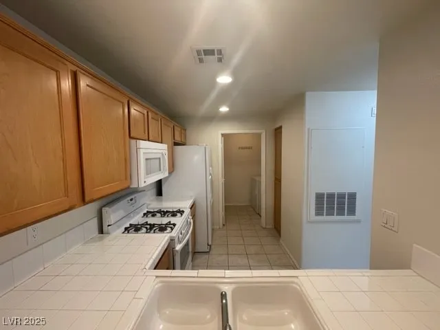 $1,350 | 8501 West University Avenue, Unit 2016, Las Vegas, NV 89147