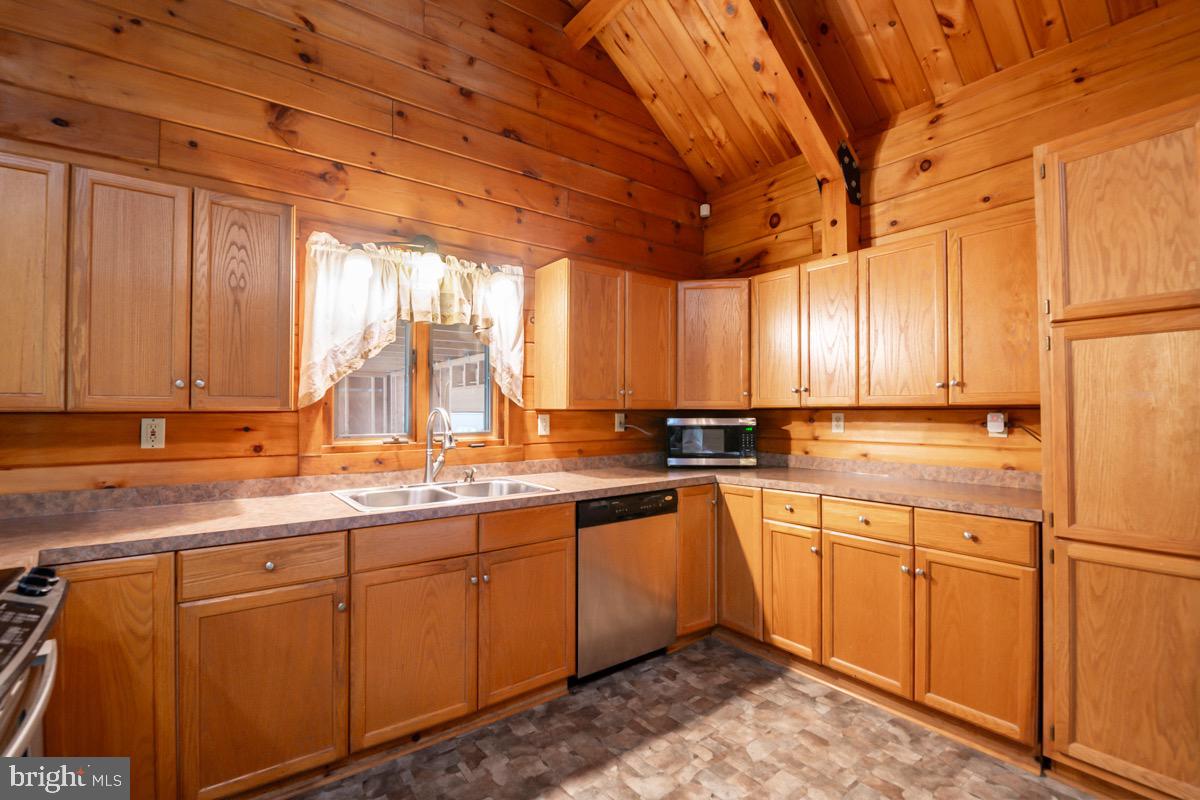 120 Lewis Road Reading, PA 19606 - Photo 5 of 54