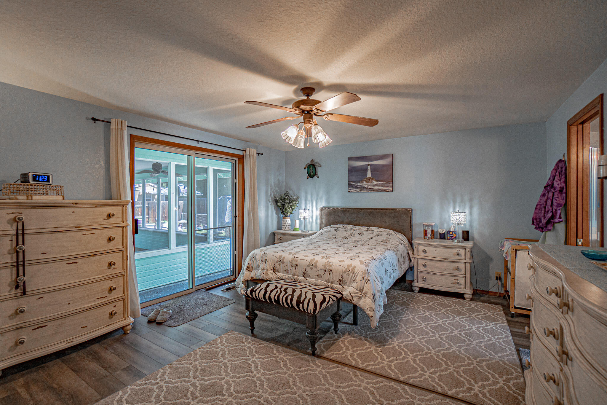 265 Brandon Street Central Point, OR 97502 - Photo 11 of 27 12 Master Suite