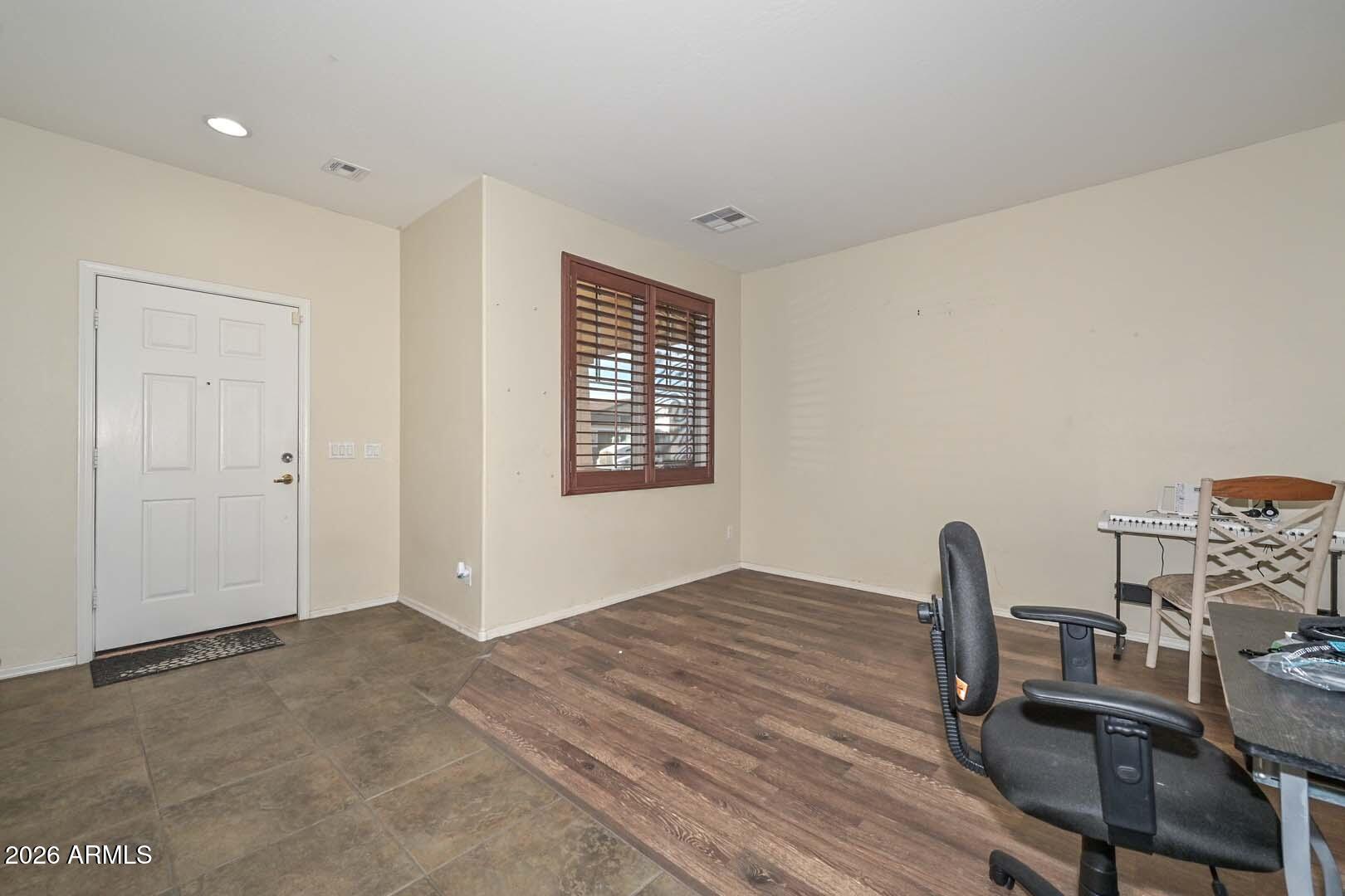 6924 West Carson Road Laveen, AZ 85339 - Photo 10 of 37 Living Room