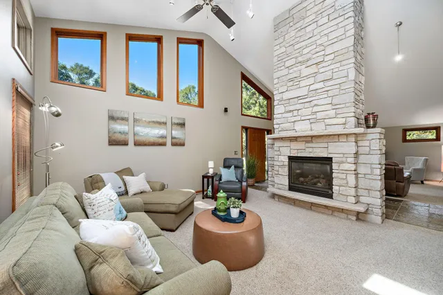 $625,000 | 912 Crown Court, Mendota Heights, MN 55118