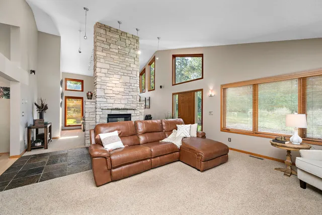 $625,000 | 912 Crown Court, Mendota Heights, MN 55118