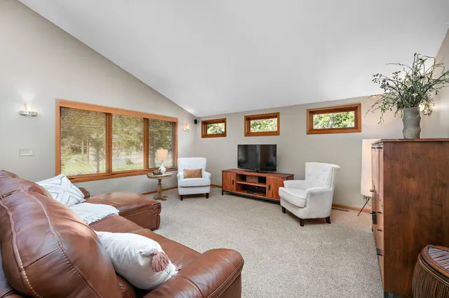 $625,000 | 912 Crown Court, Mendota Heights, MN 55118