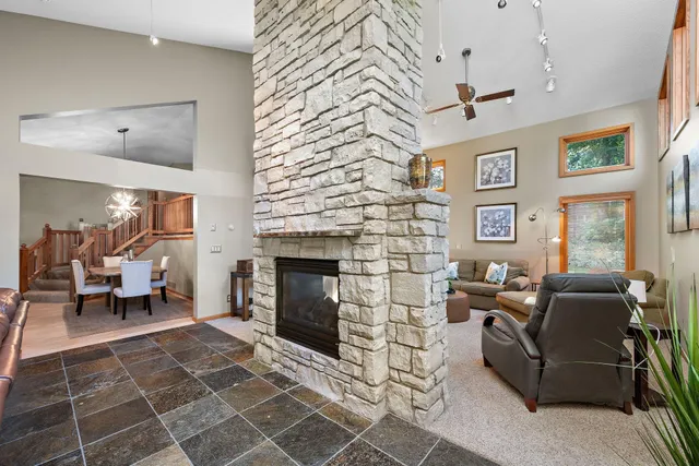 $625,000 | 912 Crown Court, Mendota Heights, MN 55118