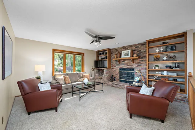 $625,000 | 912 Crown Court, Mendota Heights, MN 55118