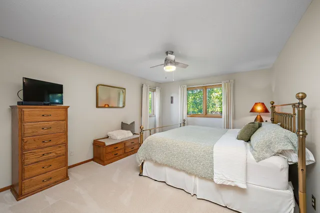 $625,000 | 912 Crown Court, Mendota Heights, MN 55118