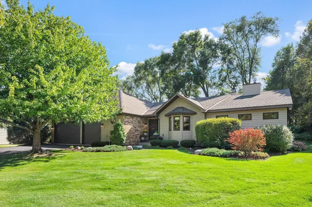 $625,000 | 912 Crown Court, Mendota Heights, MN 55118