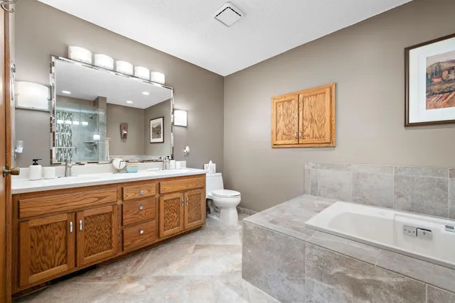 $625,000 | 912 Crown Court, Mendota Heights, MN 55118