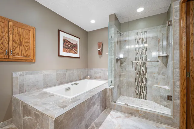 $625,000 | 912 Crown Court, Mendota Heights, MN 55118