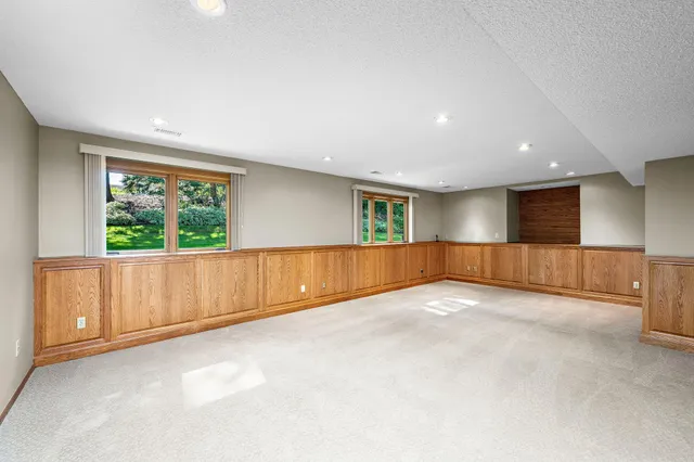 $625,000 | 912 Crown Court, Mendota Heights, MN 55118