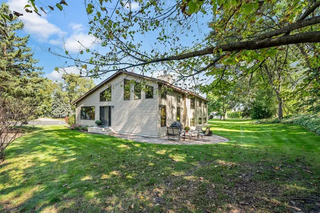 $625,000 | 912 Crown Court, Mendota Heights, MN 55118