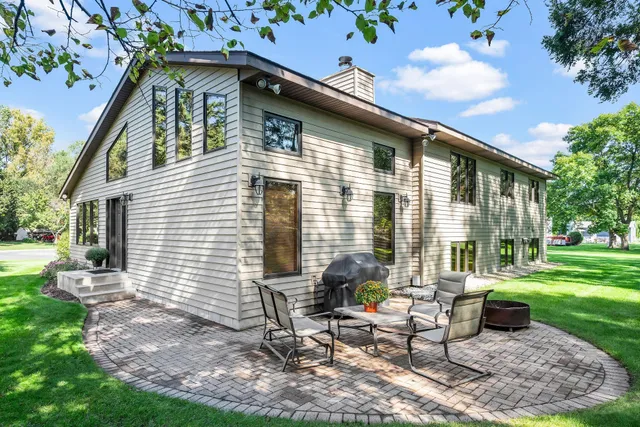 $625,000 | 912 Crown Court, Mendota Heights, MN 55118