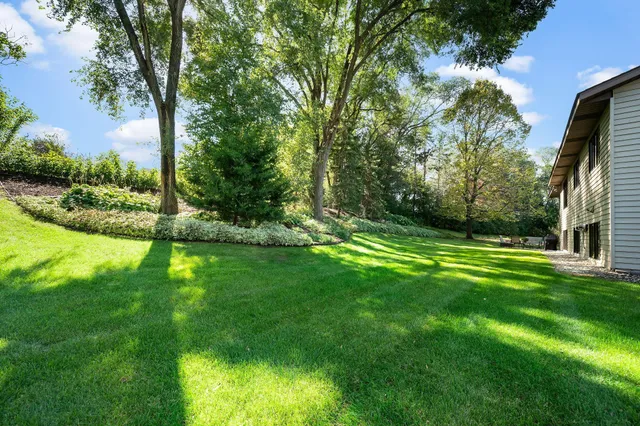 $625,000 | 912 Crown Court, Mendota Heights, MN 55118