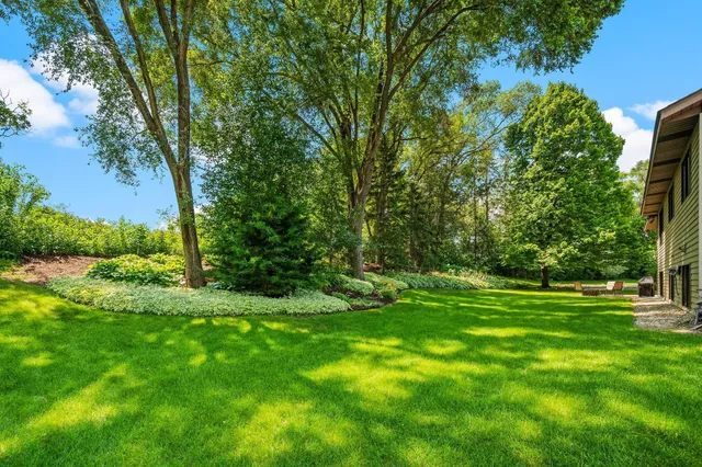 $625,000 | 912 Crown Court, Mendota Heights, MN 55118