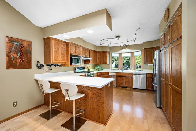 $625,000 | 912 Crown Court, Mendota Heights, MN 55118