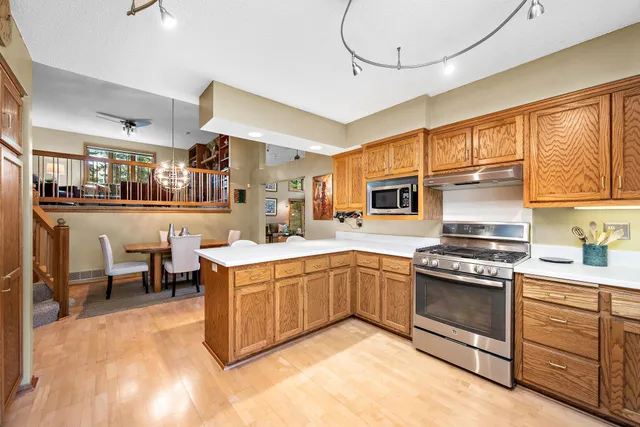 $625,000 | 912 Crown Court, Mendota Heights, MN 55118