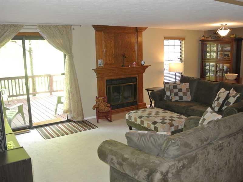 118 Old English Road Pittsburgh, PA 15237 - Photo 3 of 11 Living Room.