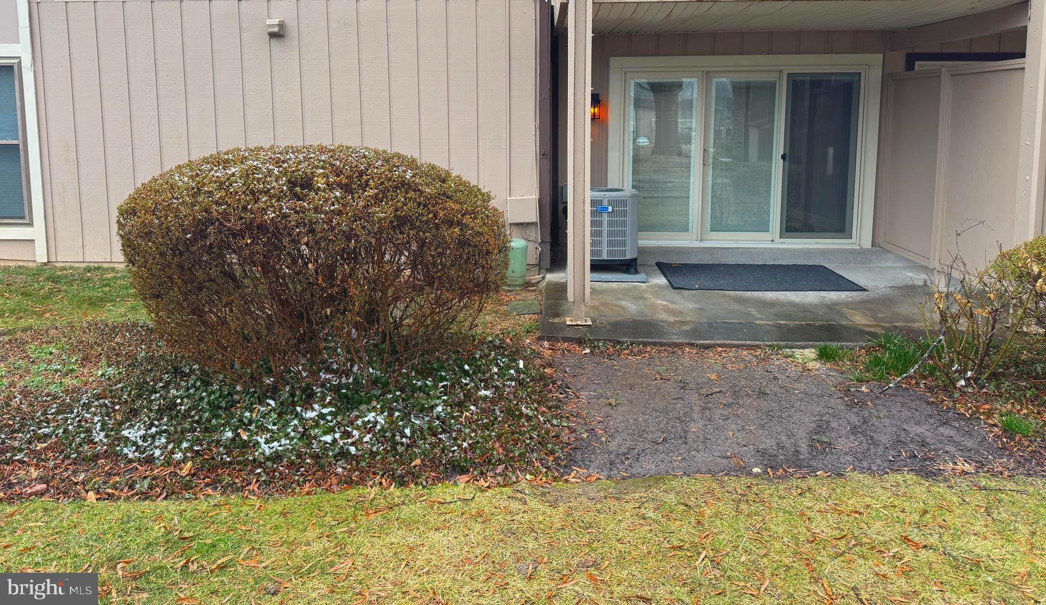 5812 Royal Ridge Drive, Unit C Springfield, VA 22152 - Photo 20 of 21 a view of a backyard