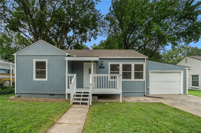 $205,000 | 915 Northeast 44th Street, Kansas City, MO 64116