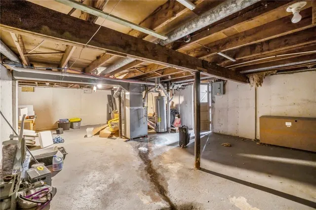 $205,000 | 915 Northeast 44th Street, Kansas City, MO 64116