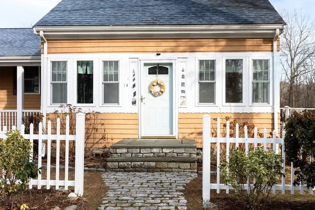 $525,000 | 14 Briarwood Drive, Wareham, MA 02571