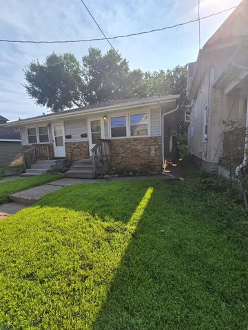 $1,300 | 1715 Polk Street Northeast, Minneapolis, MN 55413