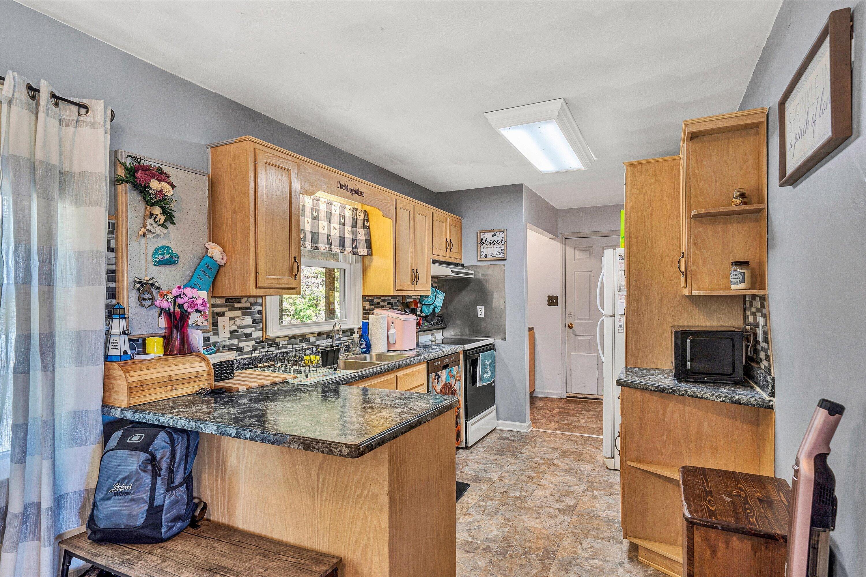 333 Farmington Road Hardy, VA 24101 - Photo 13 of 44 Kitchen