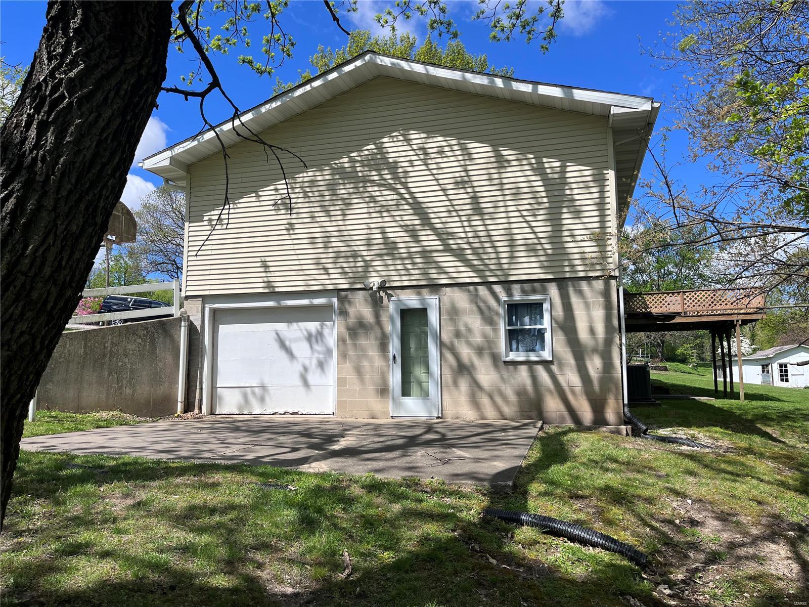 351 West Kinkead Road Hillsboro, IL 62049 - Photo 3 of 29 Gallery Image 3