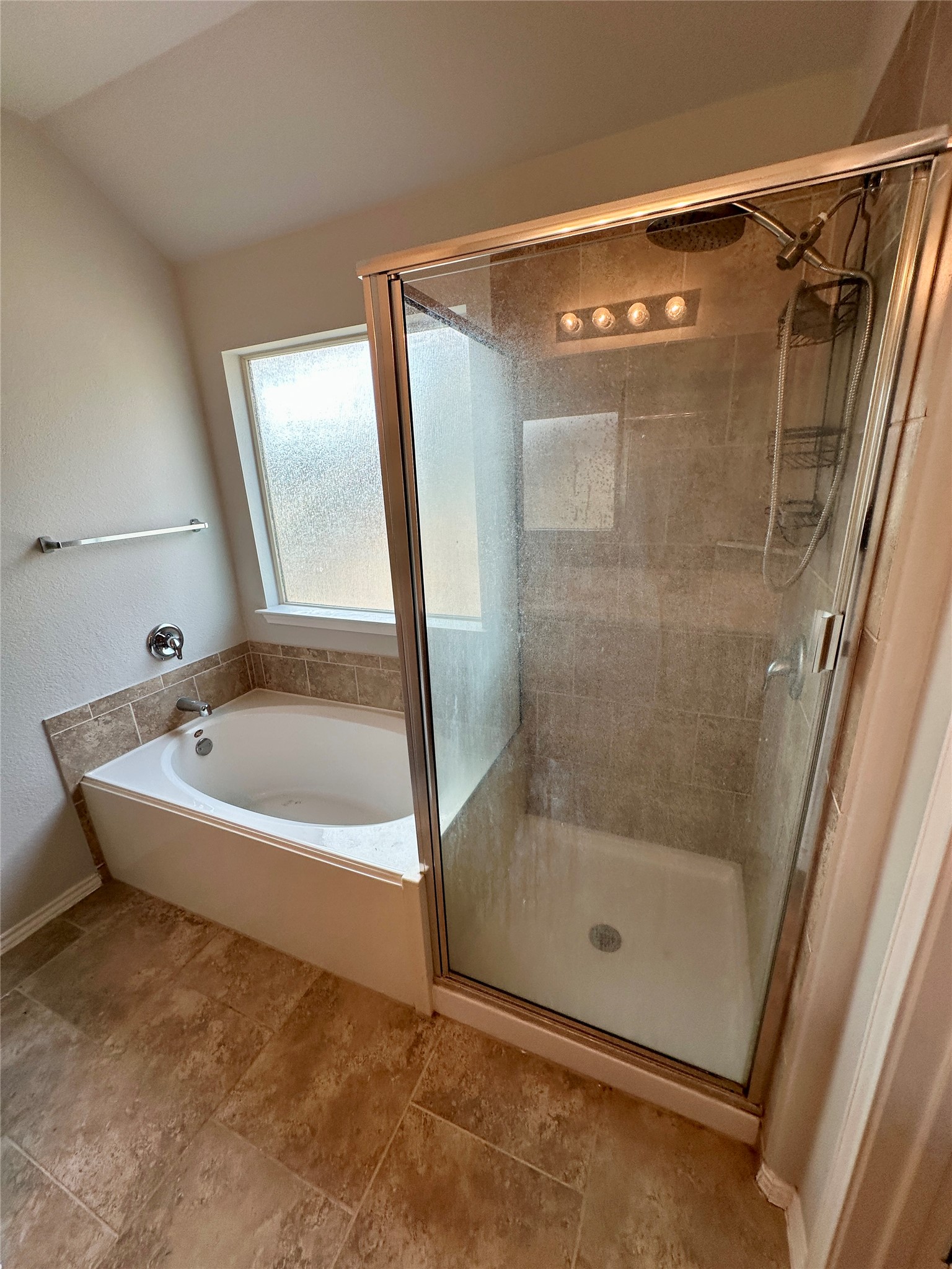 117 Chickadee Lane Leander, TX 78641 - Photo 16 of 24 a bathroom with a bath tub