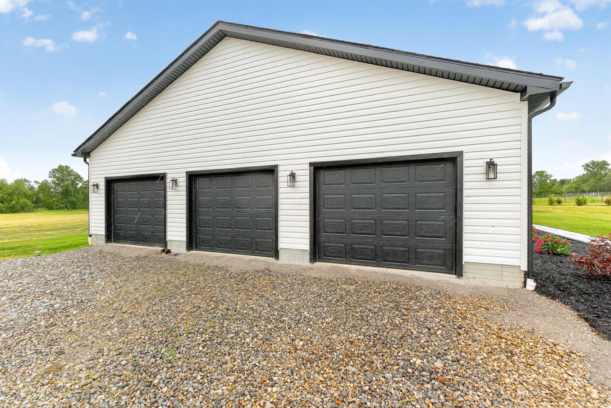 25461 Shoemaker Road Circleville, OH 43113 - Photo 5 of 61 25461 Shoemaker (Exterior)-9