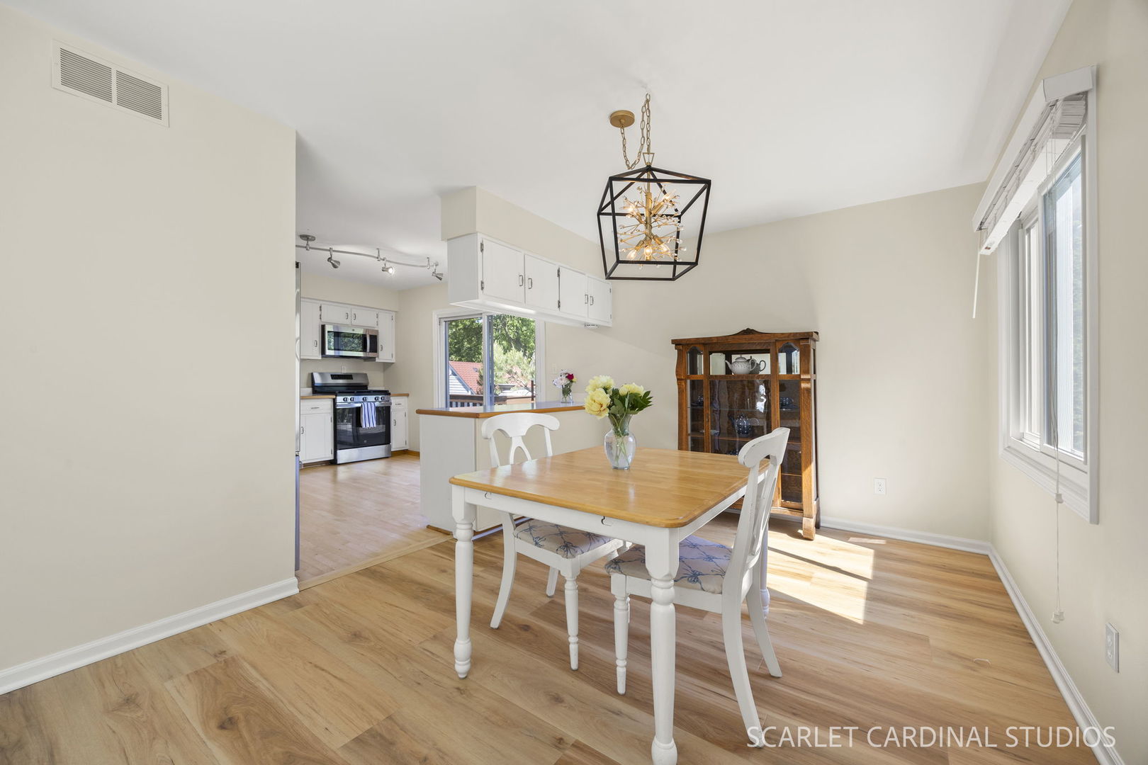 N385 Silverleaf Boulevard Wheaton, IL 60187 - Photo 6 of 38 Gallery Image 6