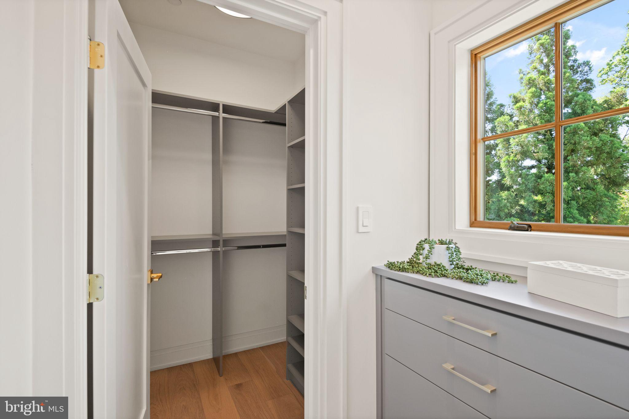 5022 Cathedral Avenue Northwest Washington, DC 20016 - Photo 28 of 50