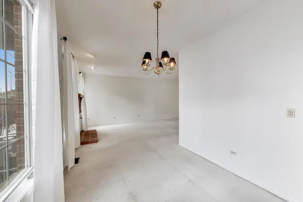 $465,000 | 220 University Drive, Unit 220, Mount Prospect, IL 60056