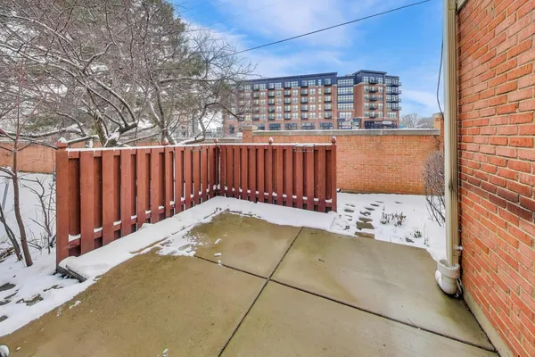 $465,000 | 220 University Drive, Unit 220, Mount Prospect, IL 60056